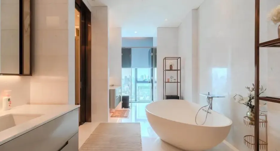 For rent and for sale 4 bedrooms condo in Pathum Wan, Bangkok