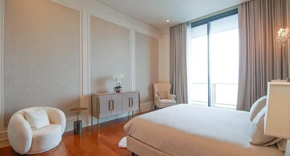 For rent and for sale 4 bedrooms condo in Pathum Wan, Bangkok