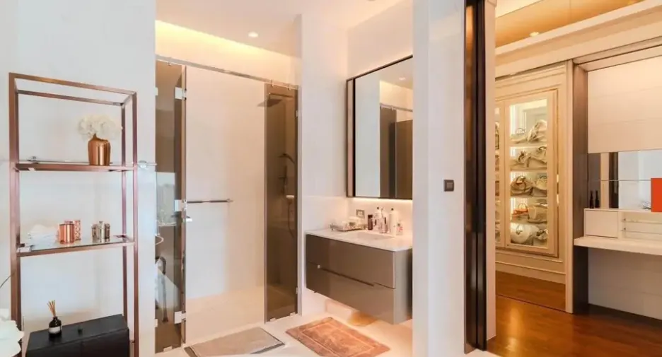 For rent and for sale 4 bedrooms condo in Pathum Wan, Bangkok