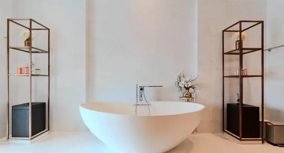 For rent and for sale 4 bedrooms condo in Pathum Wan, Bangkok