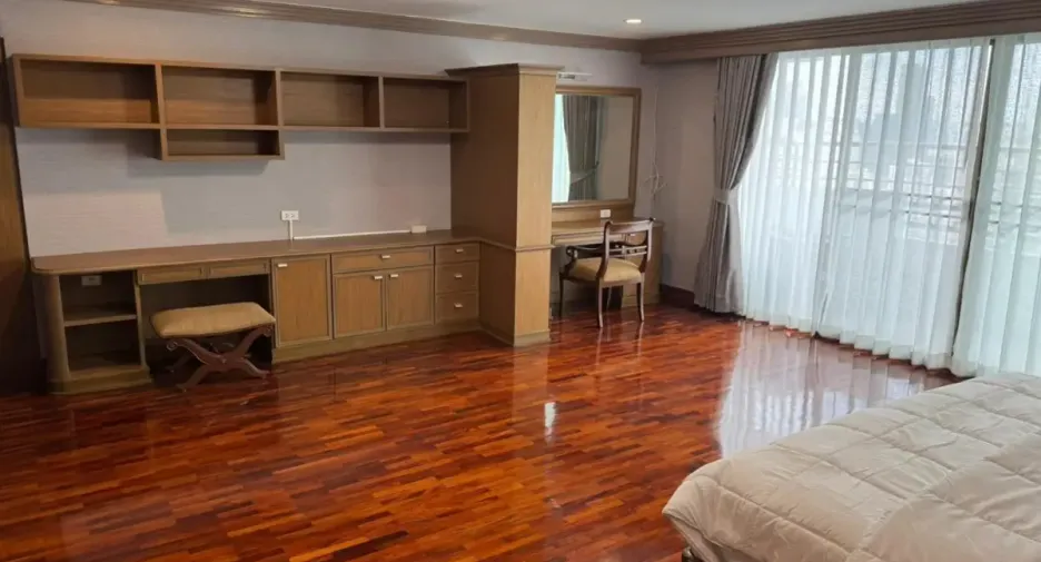 ให้เช่า 3 ห้องนอน คอนโด ใน คลองเตย, กรุงเทพฯ