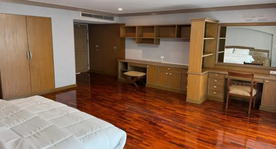 ให้เช่า 3 ห้องนอน คอนโด ใน คลองเตย, กรุงเทพฯ