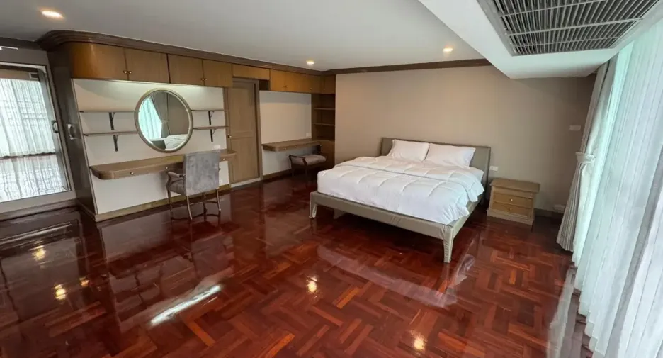 ให้เช่า 3 ห้องนอน คอนโด ใน คลองเตย, กรุงเทพฯ