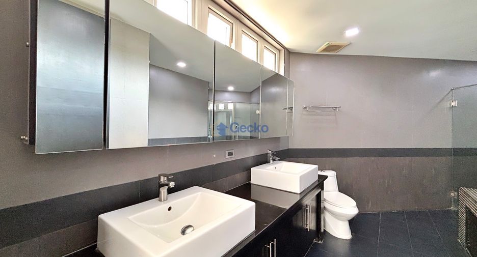 For sale 4 ベッドルーム house in Bang Lamung, Chonburi