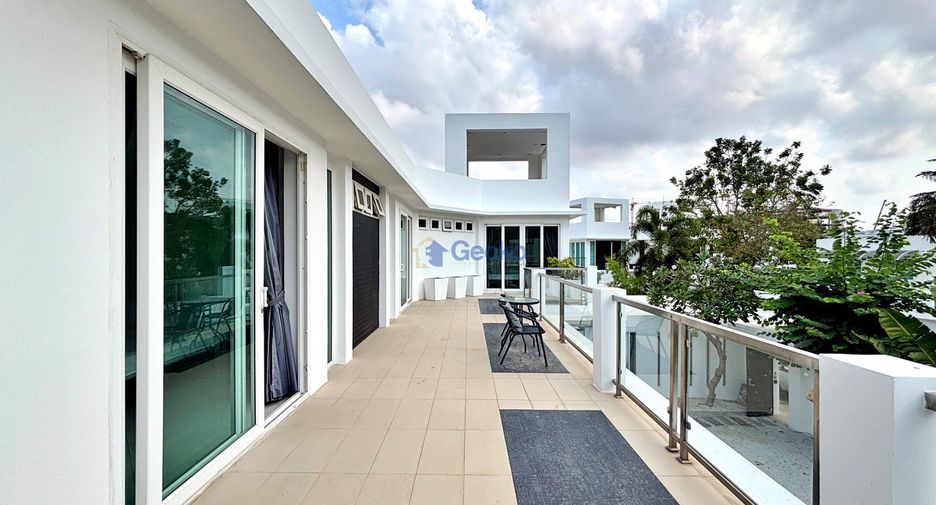 For sale 4 ベッドルーム house in Bang Lamung, Chonburi