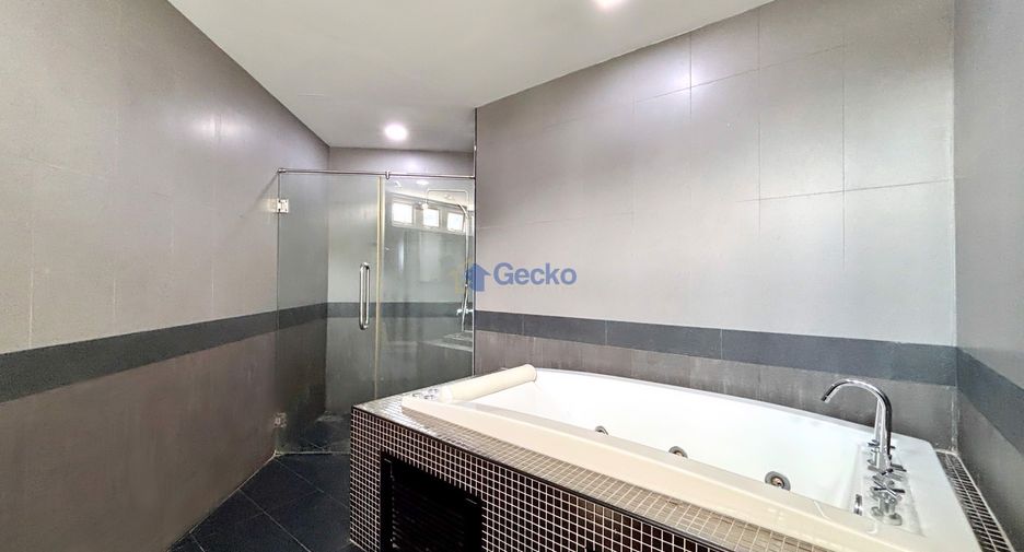 For sale 4 ベッドルーム house in Bang Lamung, Chonburi
