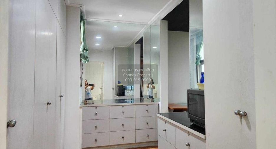 For rent 4 bedrooms condo in Chatuchak, Bangkok