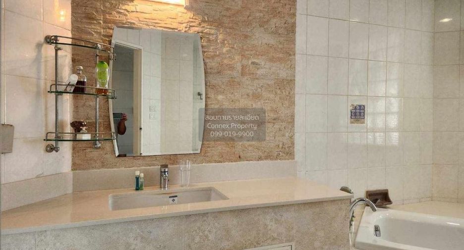 For rent 4 bedrooms condo in Chatuchak, Bangkok