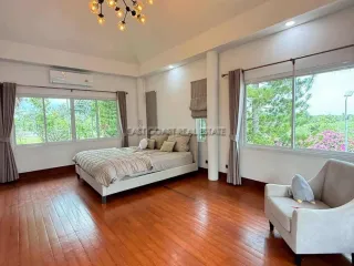 Haus zur Miete mit 5 Zimmer in Bang Lamung, Chonburi