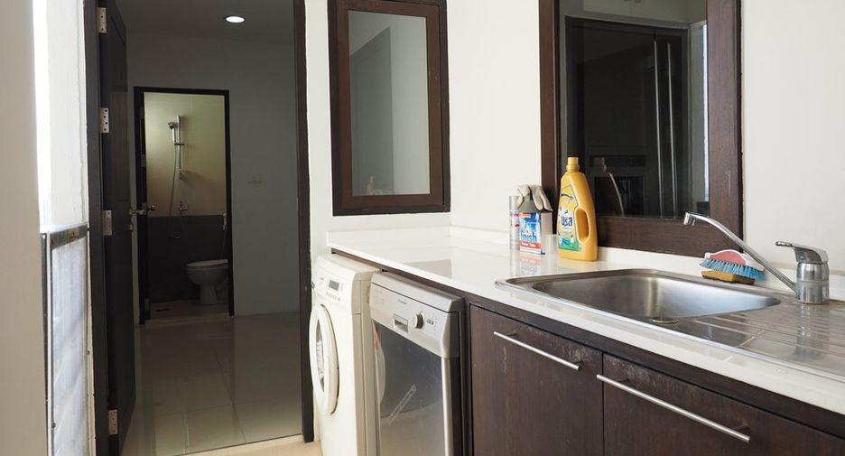 For rent 3 bedrooms condo in Sathon, Bangkok