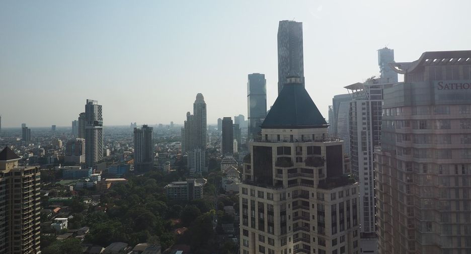 For rent 3 bedrooms condo in Sathon, Bangkok