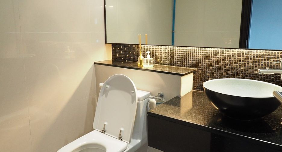 For rent 3 bedrooms condo in Sathon, Bangkok