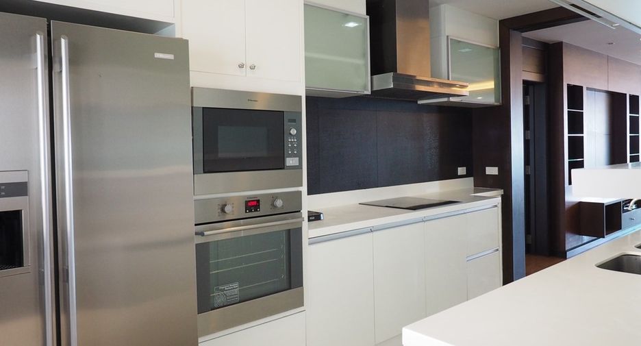 For rent 3 bedrooms condo in Sathon, Bangkok