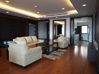 À louer 3 chambres condo à Sathon, Bangkok