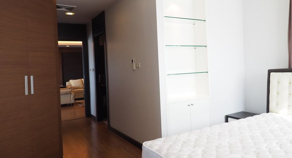 For rent 3 bedrooms condo in Sathon, Bangkok