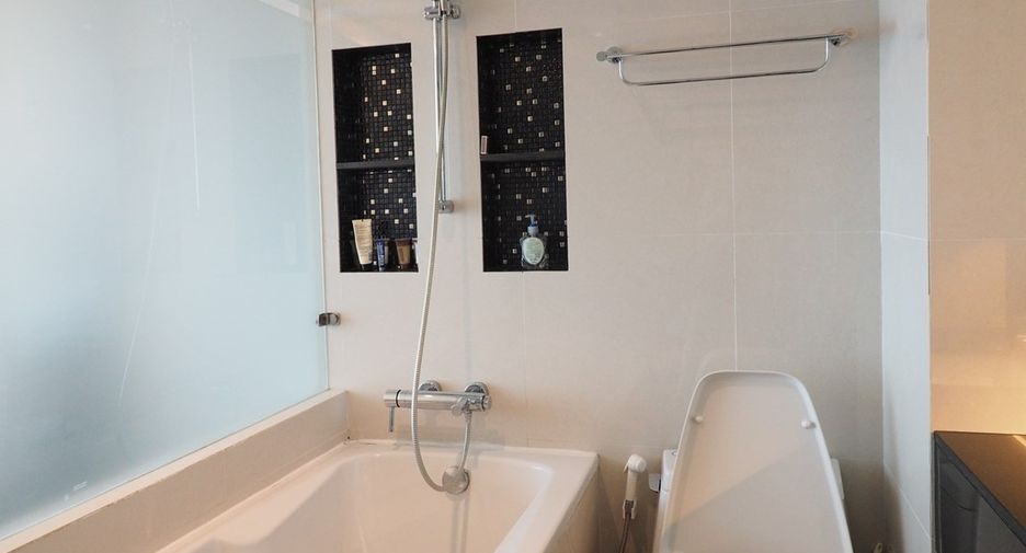 For rent 3 bedrooms condo in Sathon, Bangkok