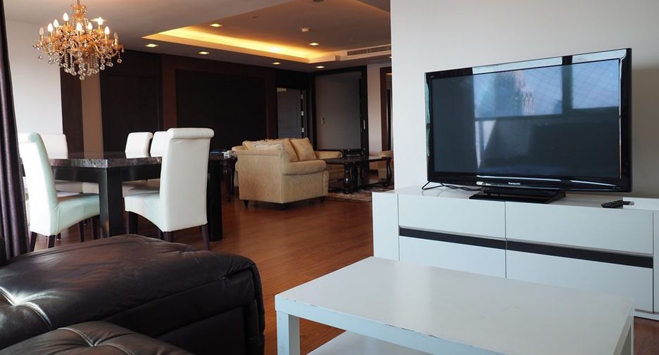 For rent 3 bedrooms condo in Sathon, Bangkok