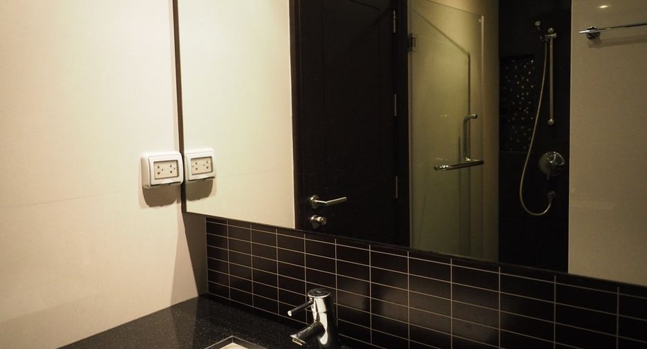 For rent 3 bedrooms condo in Sathon, Bangkok