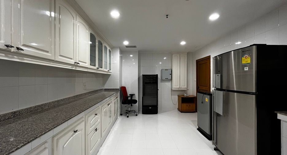 Condo en venta de 4 habitaciones en Watthana, Bangkok