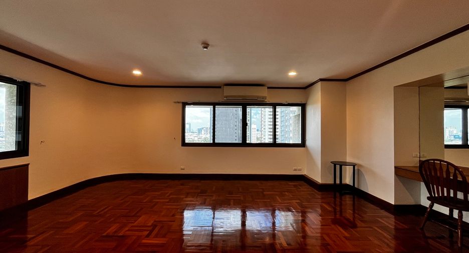 Condo en venta de 4 habitaciones en Watthana, Bangkok