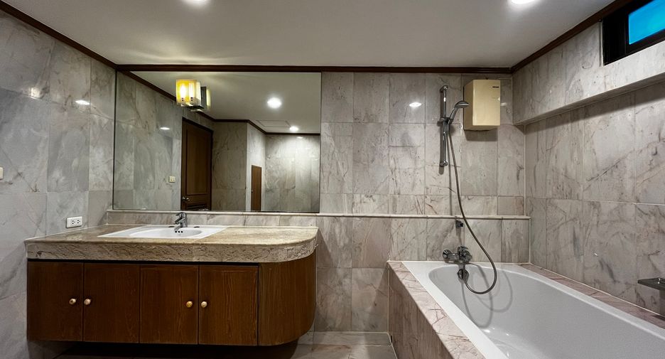 Condo en venta de 4 habitaciones en Watthana, Bangkok