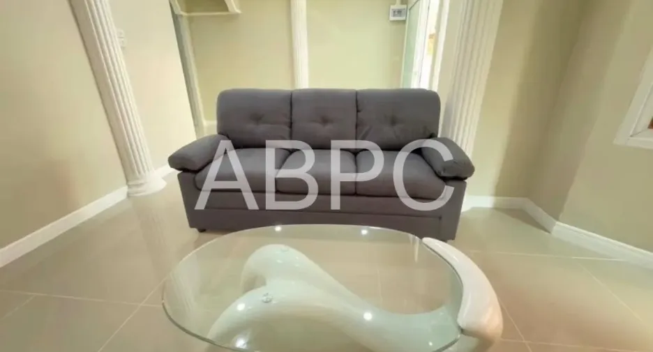 Casa adosada en venta de 4 habitaciones en Bang Lamung, Chonburi