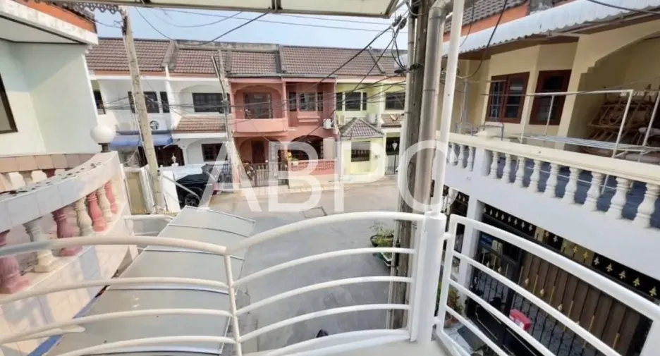 Casa adosada en venta de 4 habitaciones en Bang Lamung, Chonburi