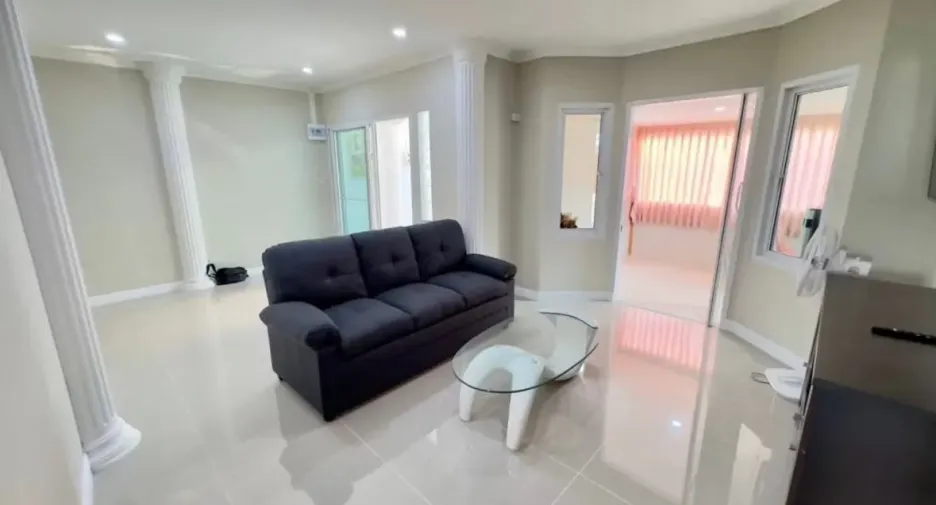 Casa adosada en venta de 4 habitaciones en Bang Lamung, Chonburi