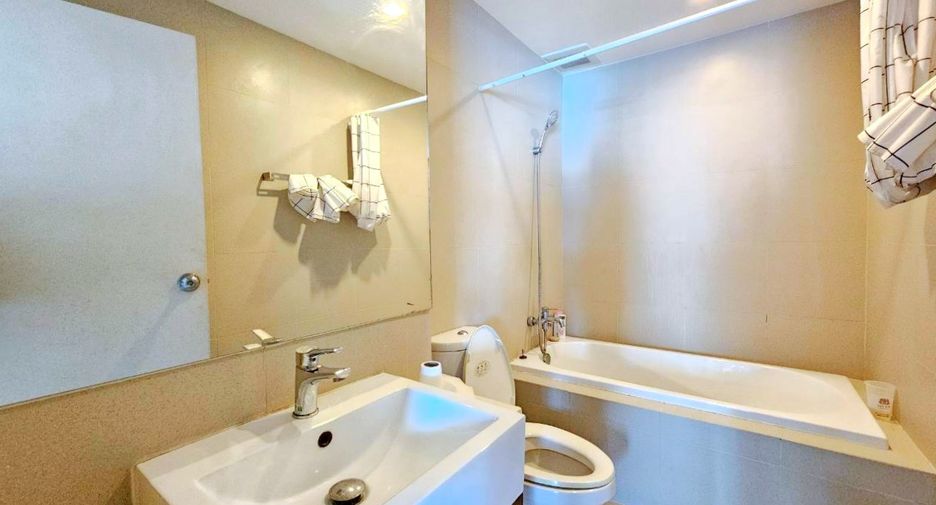 For rent studio condo in Khlong Toei, Bangkok