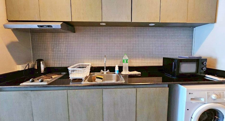 For rent studio condo in Khlong Toei, Bangkok