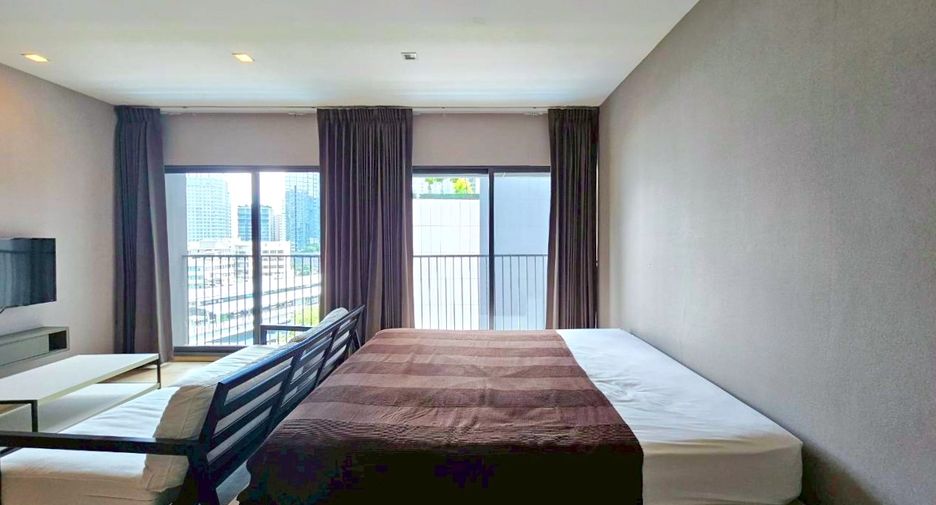 For rent studio condo in Khlong Toei, Bangkok