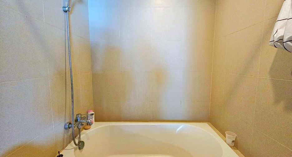 For rent studio condo in Khlong Toei, Bangkok