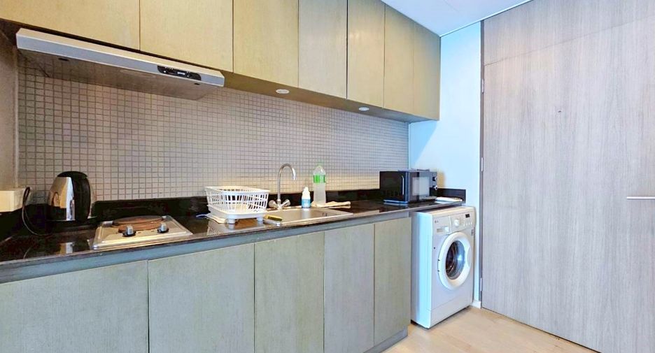For rent studio condo in Khlong Toei, Bangkok