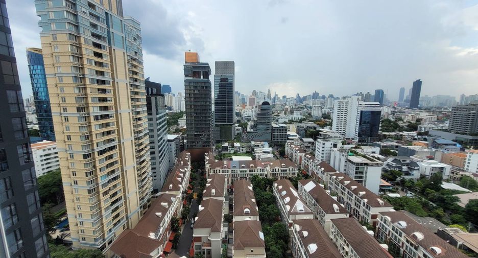 For rent 2 bedrooms condo in Watthana, Bangkok