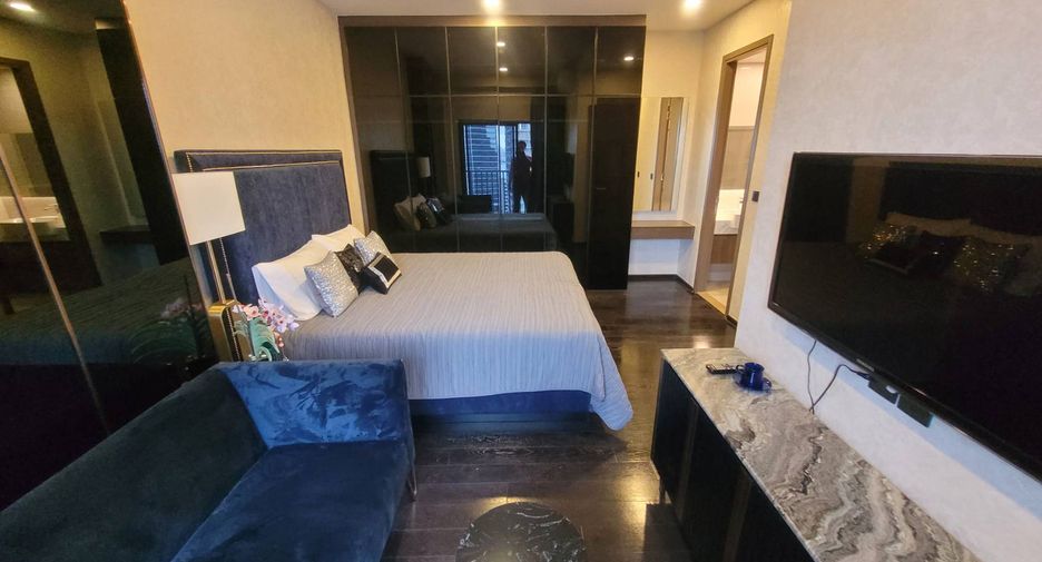 For rent 2 bedrooms condo in Watthana, Bangkok