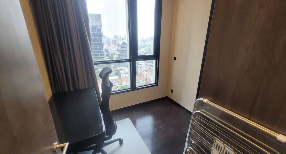 For rent 2 bedrooms condo in Watthana, Bangkok