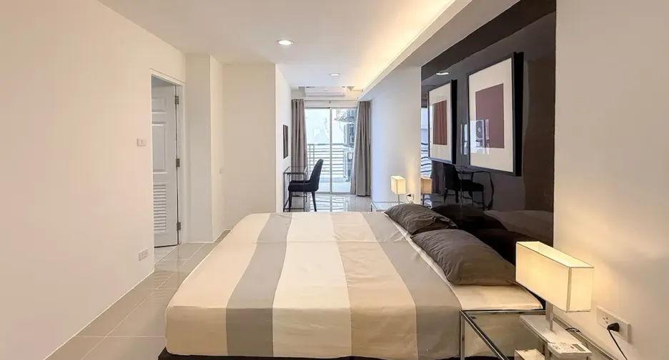 For rent 4 bedrooms condo in Khlong Toei, Bangkok