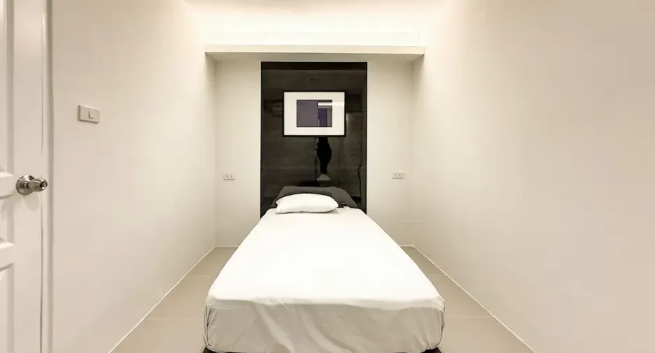 For rent 4 bedrooms condo in Khlong Toei, Bangkok