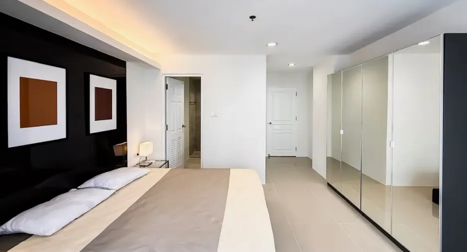 For rent 4 bedrooms condo in Khlong Toei, Bangkok