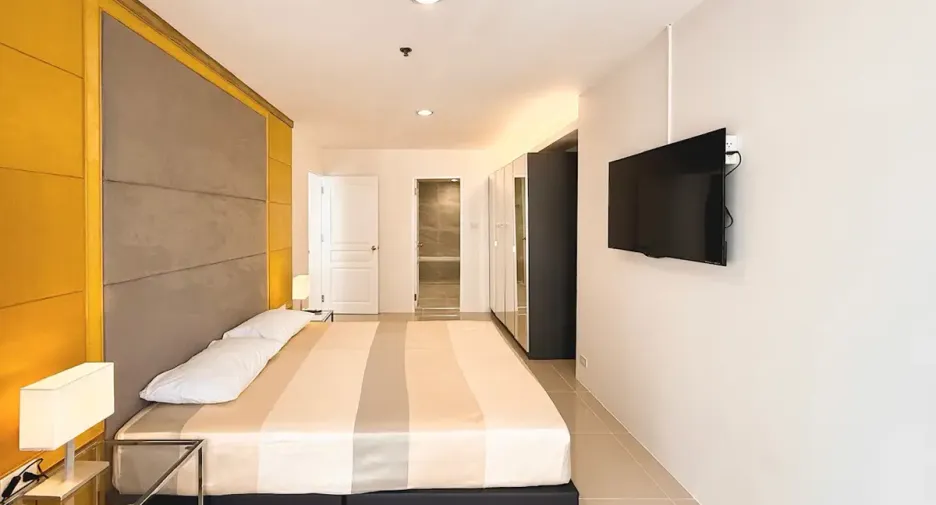 For rent 4 bedrooms condo in Khlong Toei, Bangkok