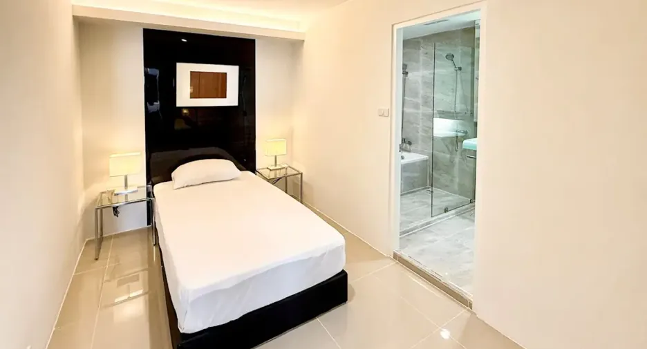 For rent 4 bedrooms condo in Khlong Toei, Bangkok