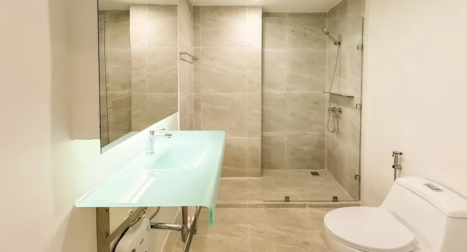 For rent 4 bedrooms condo in Khlong Toei, Bangkok