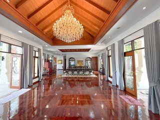 For sale 5 bedrooms house in Na Jomtien, Pattaya