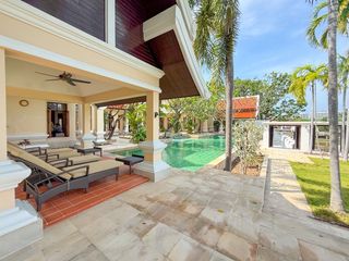 For sale 5 bedrooms house in Na Jomtien, Pattaya