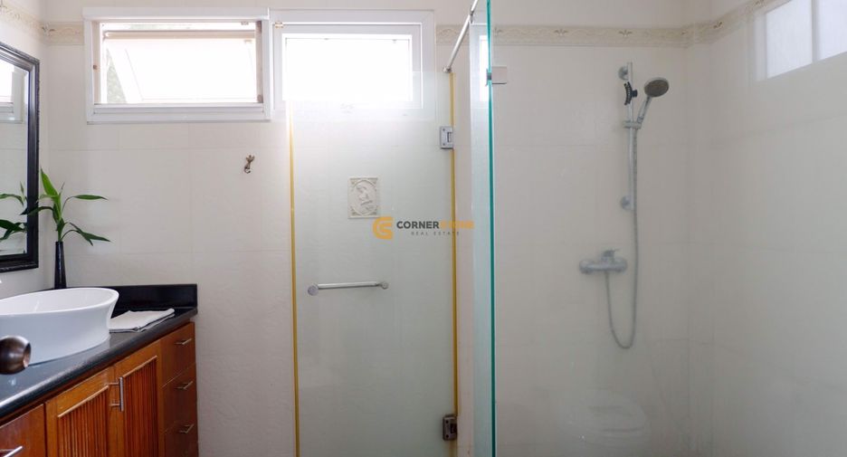 For rent そして for sale 4 ベッドルーム house in Bang Lamung, Chonburi
