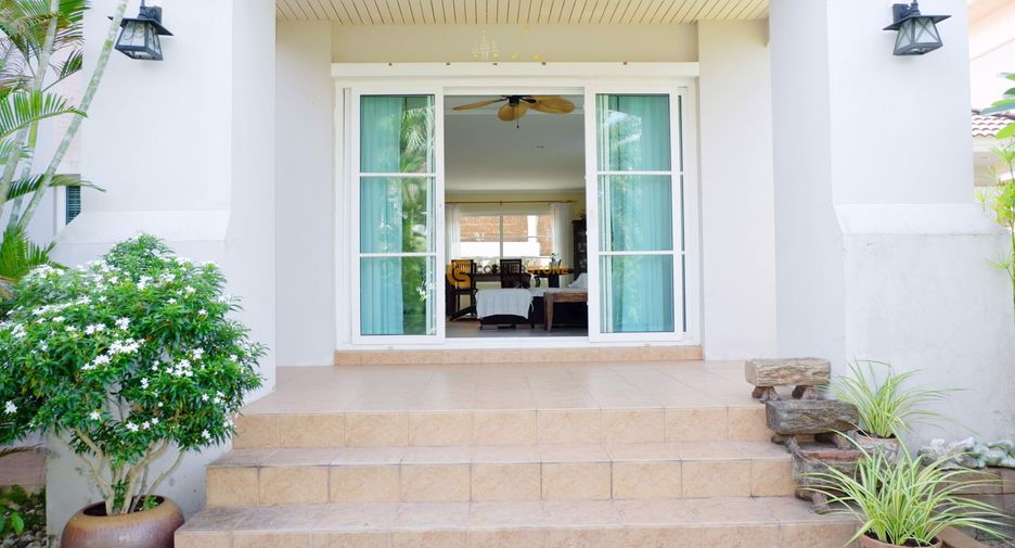 For rent そして for sale 4 ベッドルーム house in Bang Lamung, Chonburi