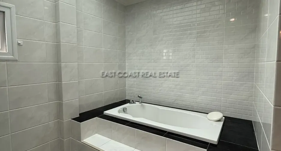 Haus zur Miete mit 4 Zimmer in Huay Yai, Pattaya