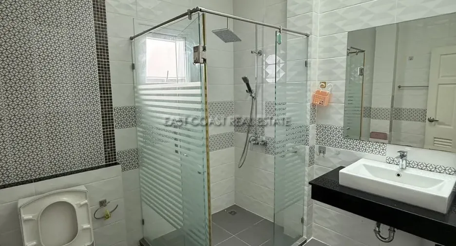 Haus zur Miete mit 4 Zimmer in Huay Yai, Pattaya