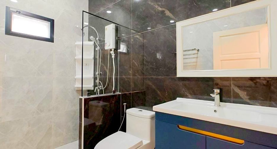 Casa en venta de 4 habitaciones en Bang Lamung, Chonburi