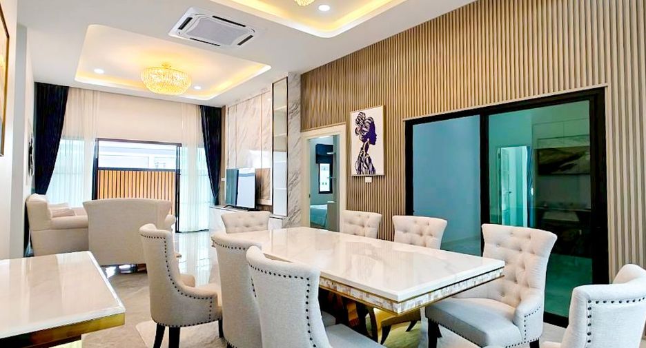 Casa en venta de 4 habitaciones en Bang Lamung, Chonburi
